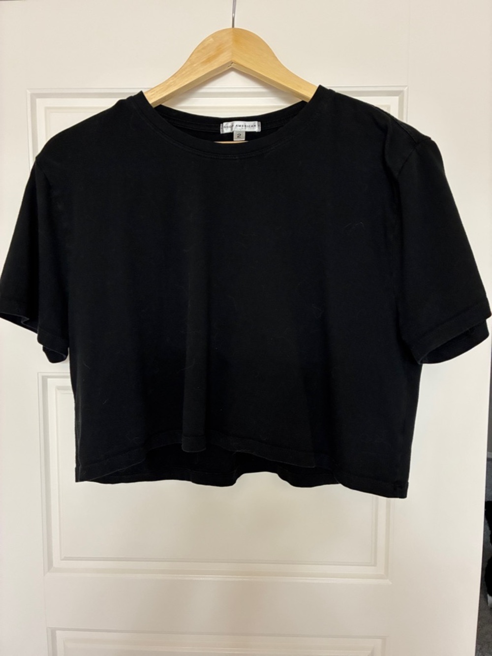 Good American Black Cropped Crewneck T-Shirt - Women